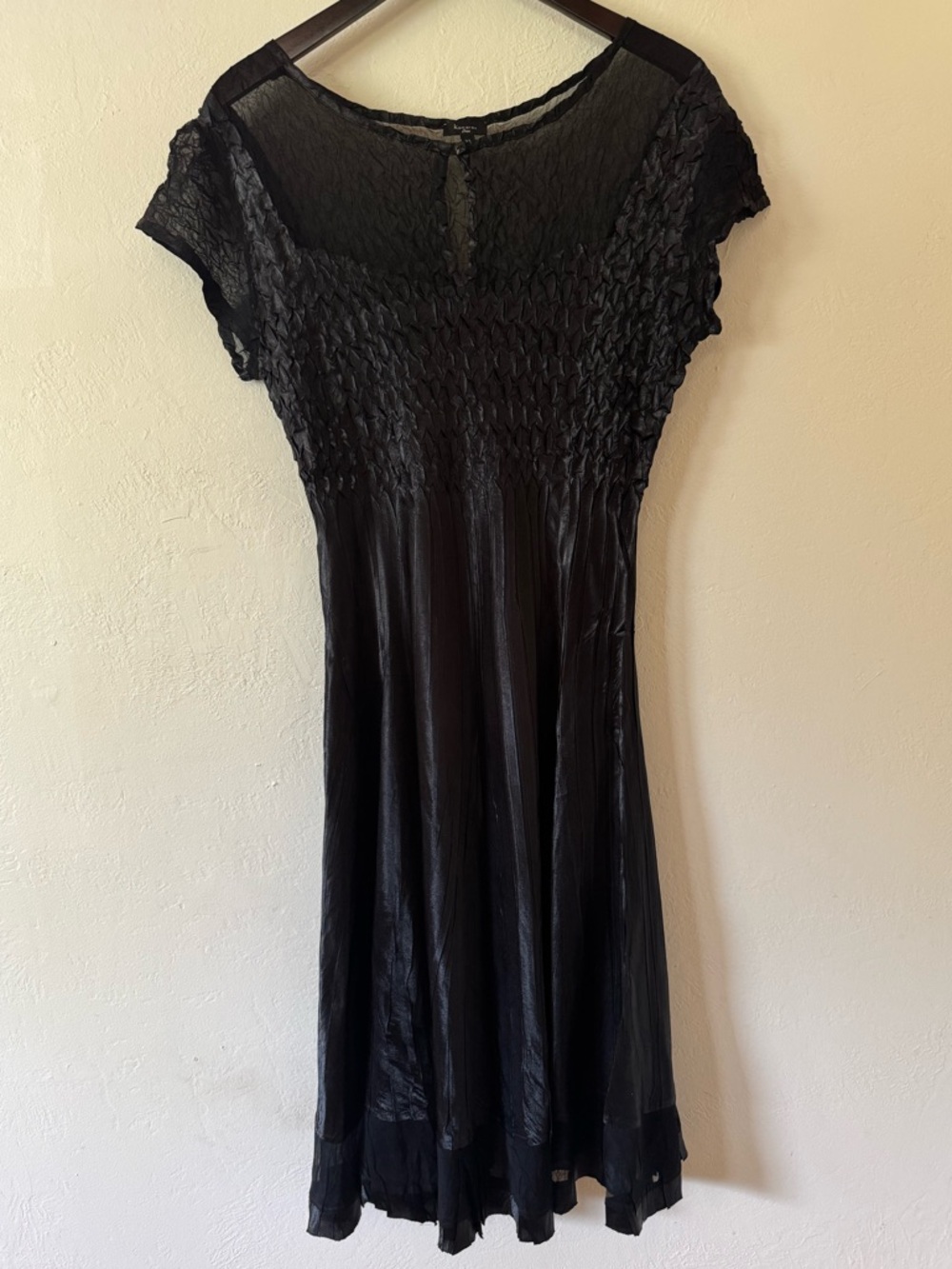 Komarov Black Crinkle Dress Cap Sleeve Sheer Yoke XL Made in USA Midi stretch